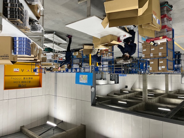 きれいな明るい倉庫