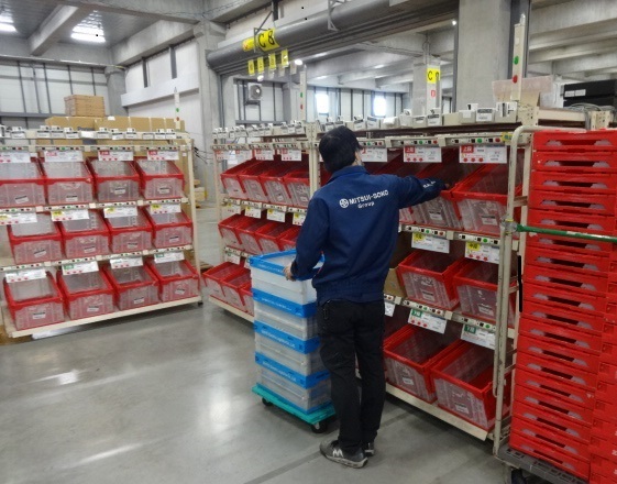 倉庫内仕分けスタッフ